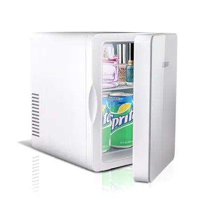 ¿Cómo contribuye el tamaño del refrigerador de doble uso del automóvil 8L para su portabilidad y conveniencia?